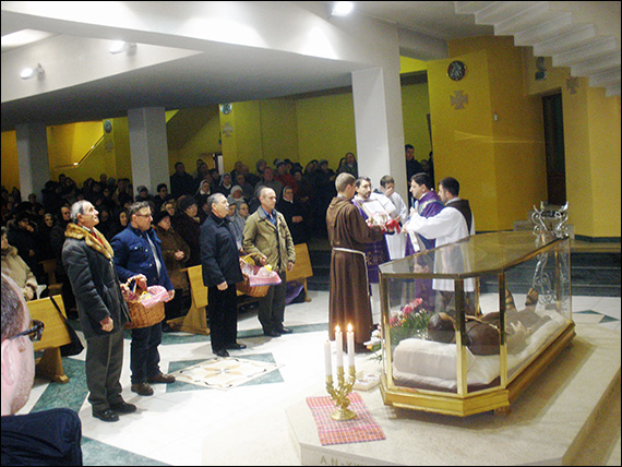 Onești: Sărbătoarea nașterii pentru cer a primului sfânt român ridicat la cinstea altarelor