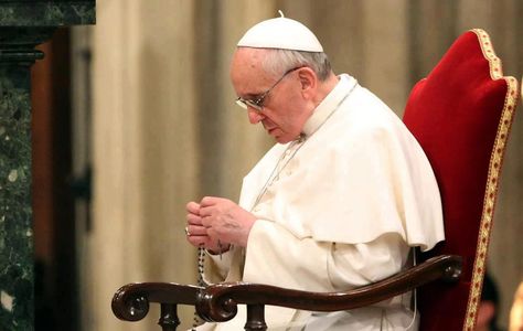 Papa Francisc propune două rugăciuni la Fecioara Maria pentru luna mai