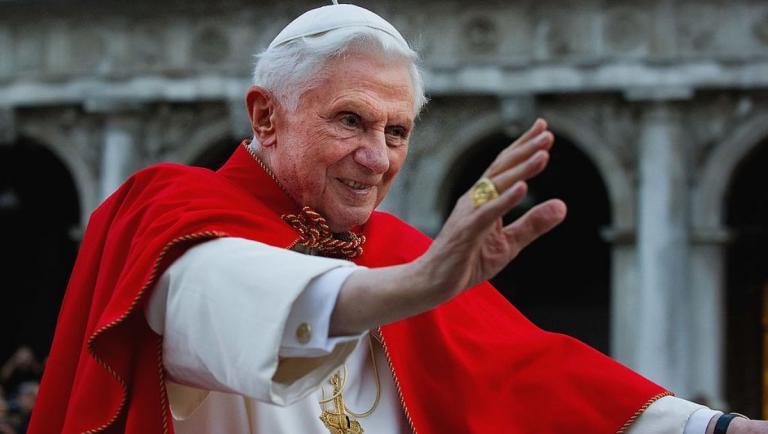 A trecut la Domnul Papa emerit Benedict al XVI-lea